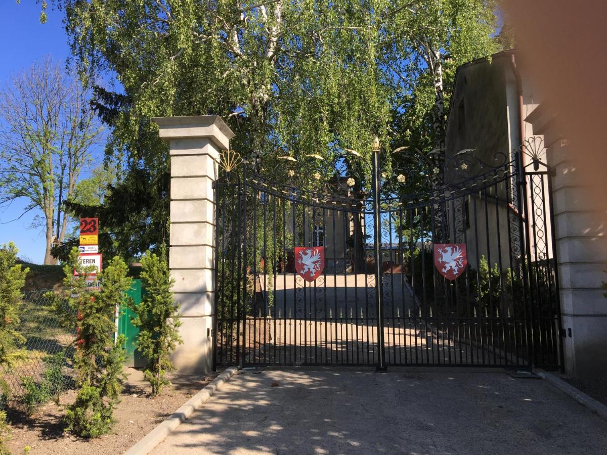 Palac Osowo Gostynskie Exterior photo
